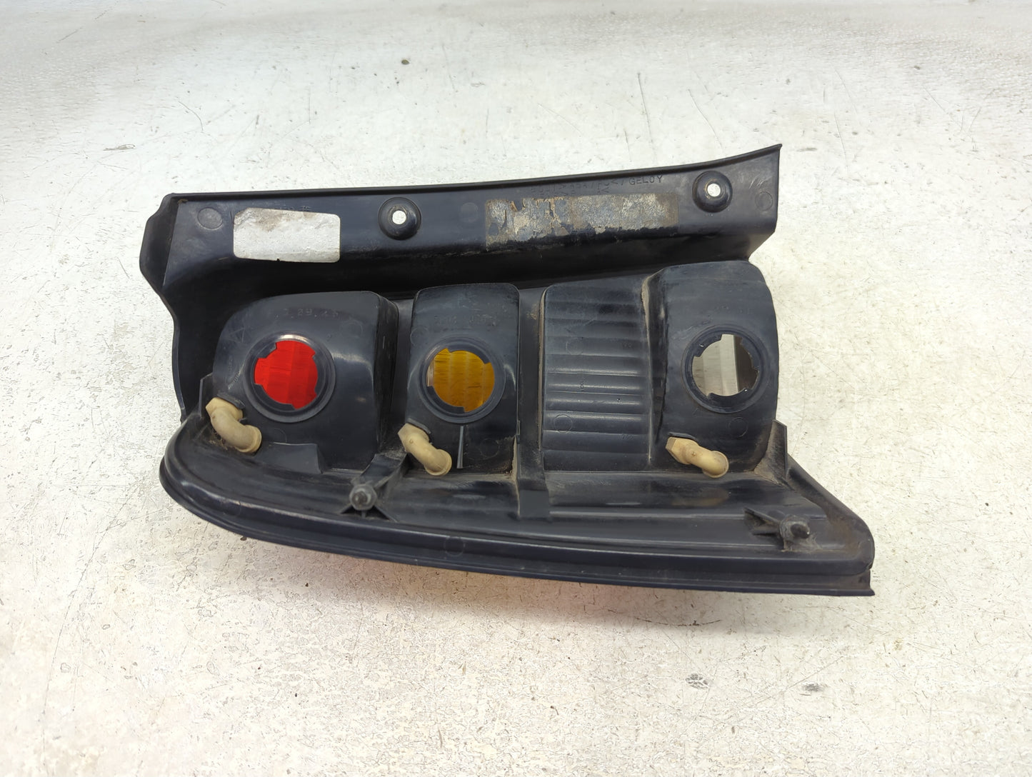 2001-2007 Ford Escape Tail Light Assembly Passenger Right OEM Fits Fits 2001 2002 2003 2004 2005 2006 2007 OEM Used Auto Par