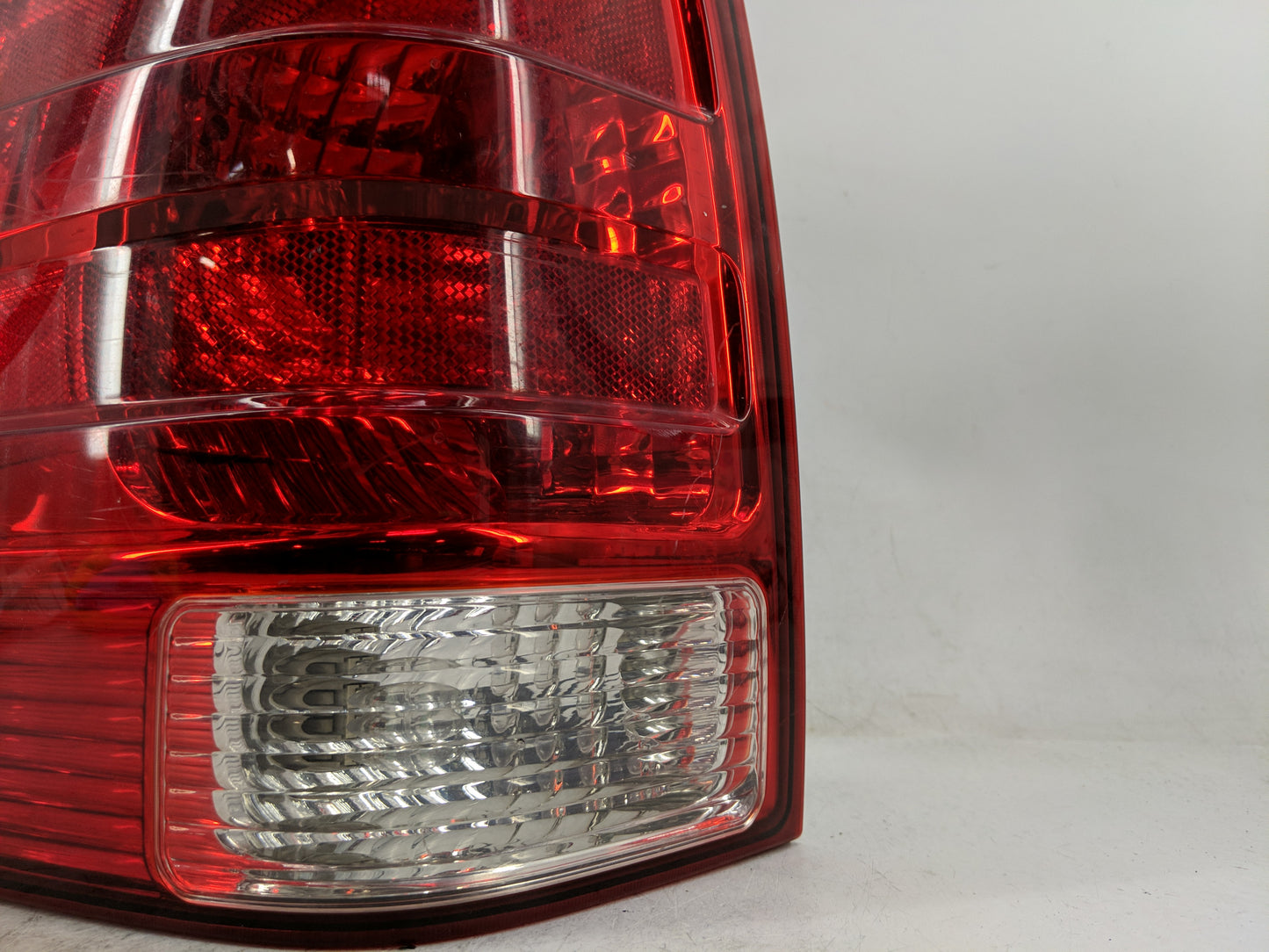 2003-2006 Ford Expedition Tail Light Assembly Passenger Right OEM Fits Fits 2003 2004 2005 2006 OEM Used Auto Parts - Oemuse