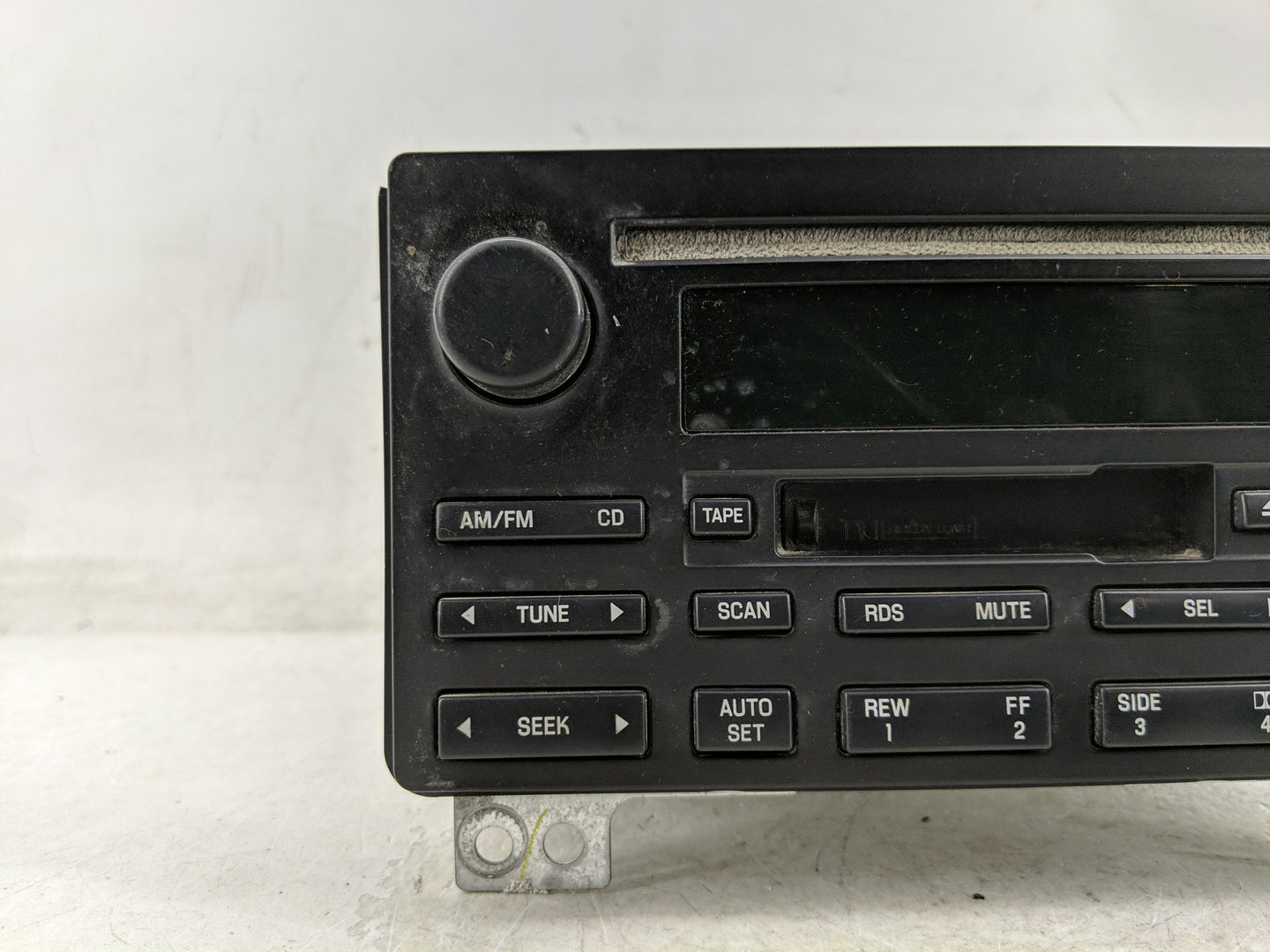 2003 Ford Expedition Radio AM FM Cd Player Receiver Replacement P/N:3L1T-18C868-AA Fits OEM Used Auto Parts - Oemusedautopar