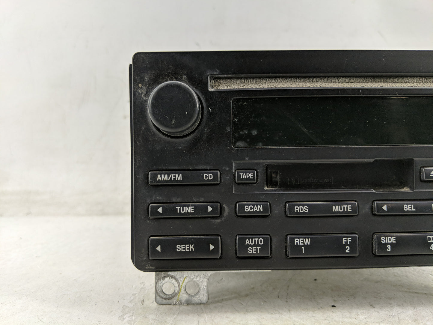 2003 Ford Expedition Radio AM FM Cd Player Receiver Replacement P/N:3L1T-18C868-AA Fits OEM Used Auto Parts - Oemusedautopar