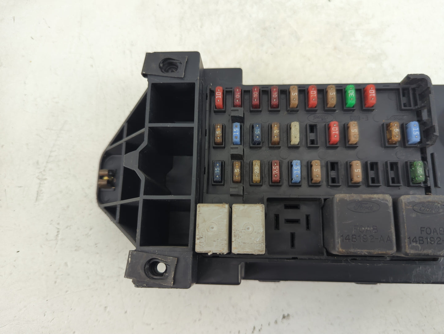 2003-2004 Ford Expedition Fusebox Fuse Box Panel Relay Module P/N:F65B-14A075-A Fits Fits 2003 2004 OEM Used Auto Parts - Oe