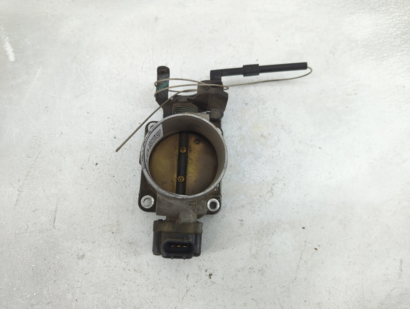 2003 Ford Expedition Throttle Body P/N:2L1U-CA Fits Fits 2000 2001 2002 2004 OEM Used Auto Parts - Oemusedautoparts1.com
