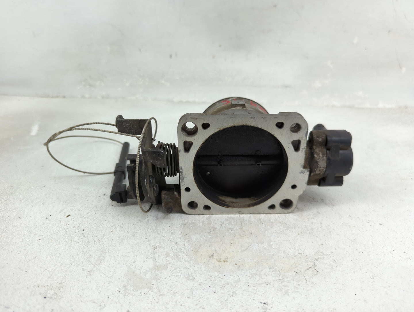 2003 Ford Expedition Throttle Body P/N:2L1U-CA Fits Fits 2000 2001 2002 2004 OEM Used Auto Parts - Oemusedautoparts1.com