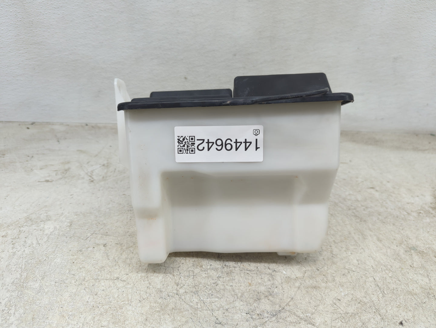 2003 Ford Expedition Radiator Coolant Overflow Expansion Tank Bottle 1449642 - Oemusedautoparts1.com