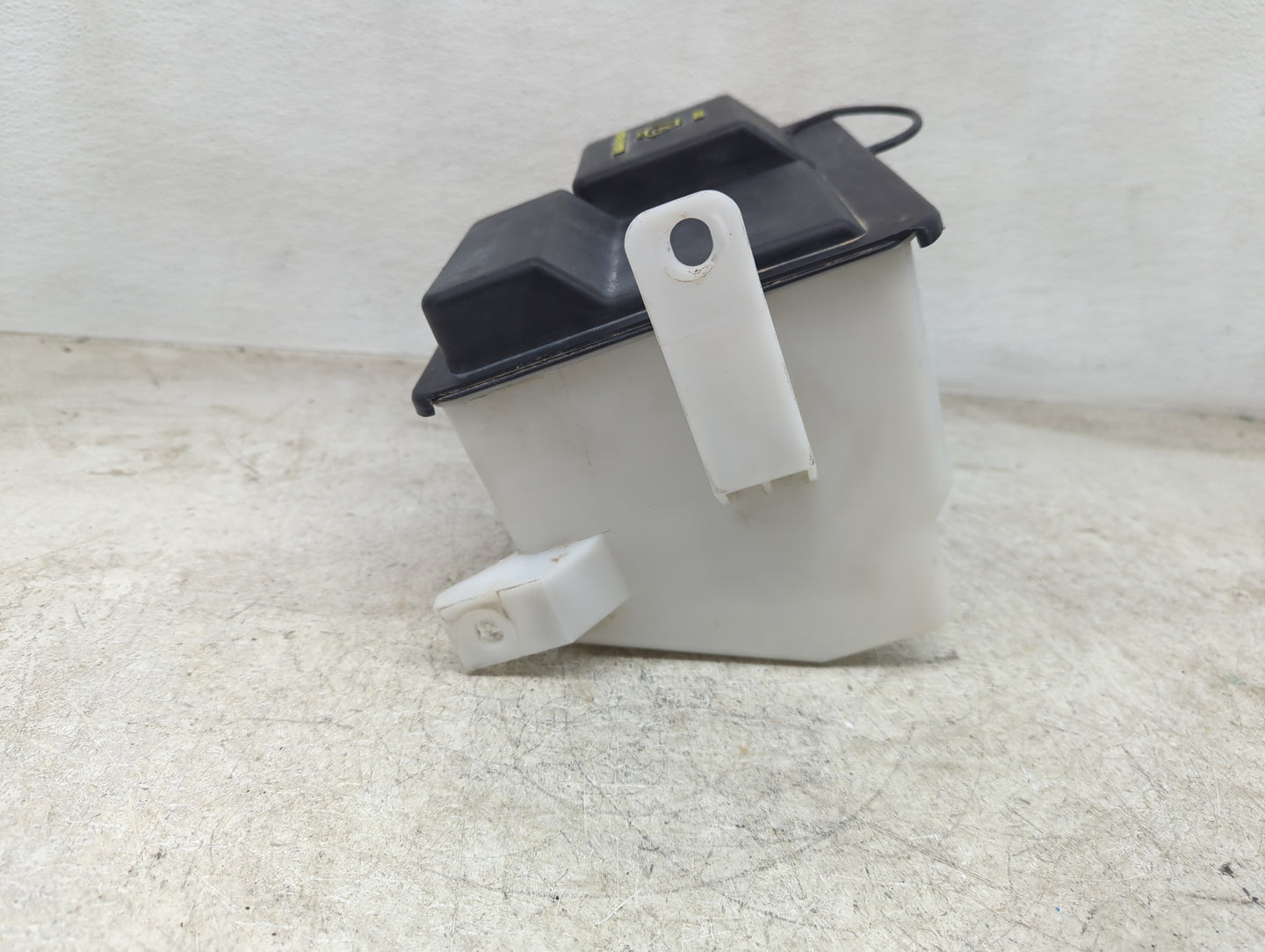 2003 Ford Expedition Radiator Coolant Overflow Expansion Tank Bottle 1449642 - Oemusedautoparts1.com