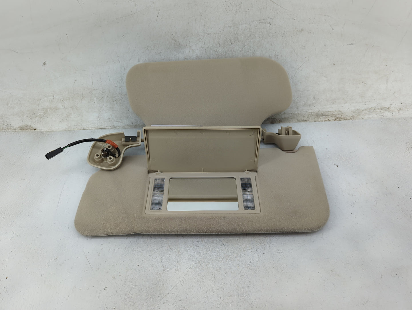 2003-2005 Ford Expedition Sun Visor Shade Replacement Driver Left Mirror Fits Fits 2003 2004 2005 OEM Used Auto Parts - Oemu
