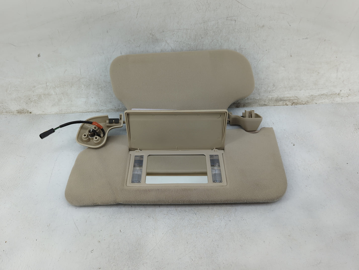 2003-2005 Ford Expedition Sun Visor Shade Replacement Driver Left Mirror Fits Fits 2003 2004 2005 OEM Used Auto Parts - Oemu