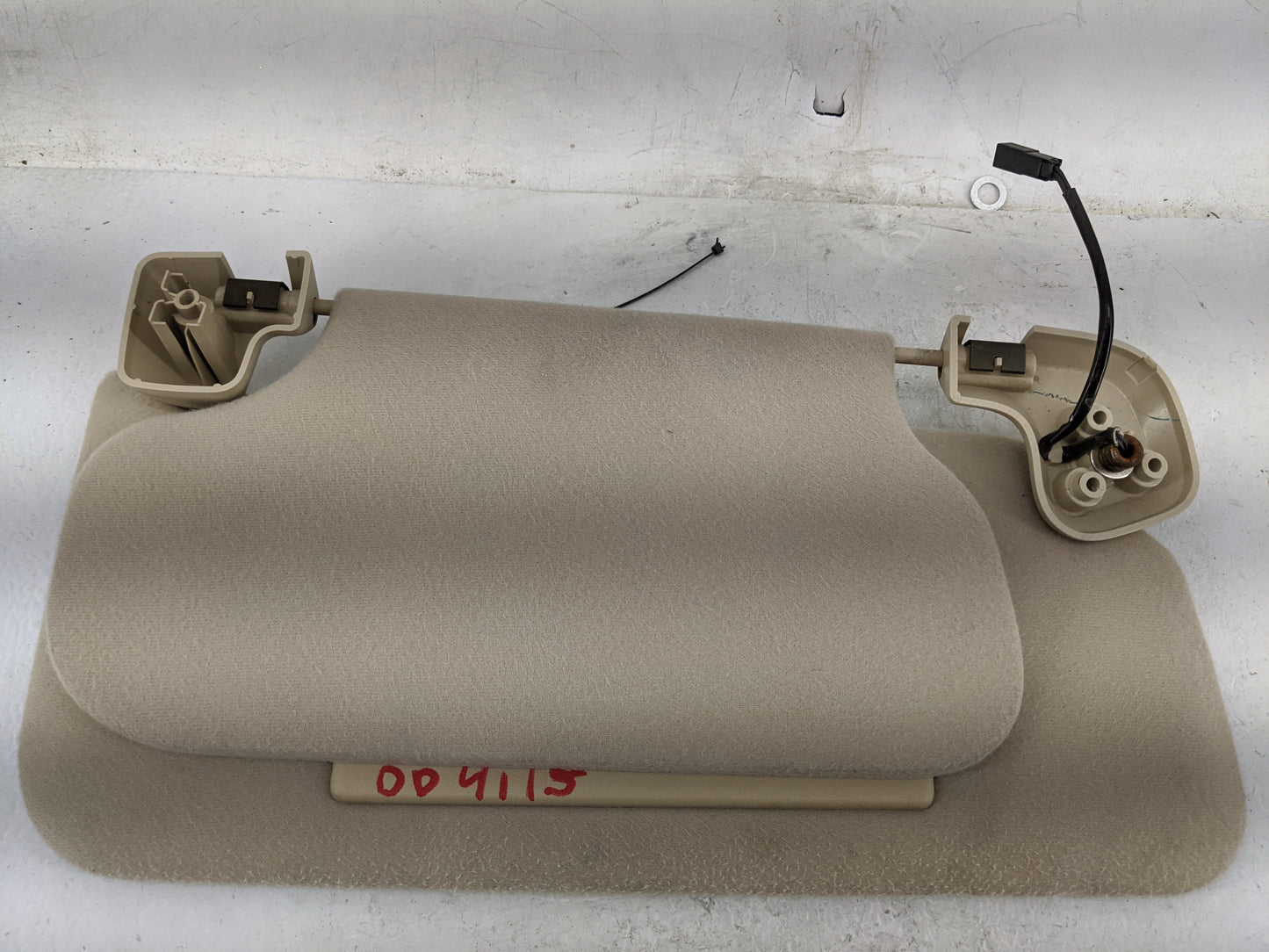 2003 Ford Expedition Sun Visor Shade Replacement Passenger Right Mirror Fits OEM Used Auto Parts - Oemusedautoparts1.com