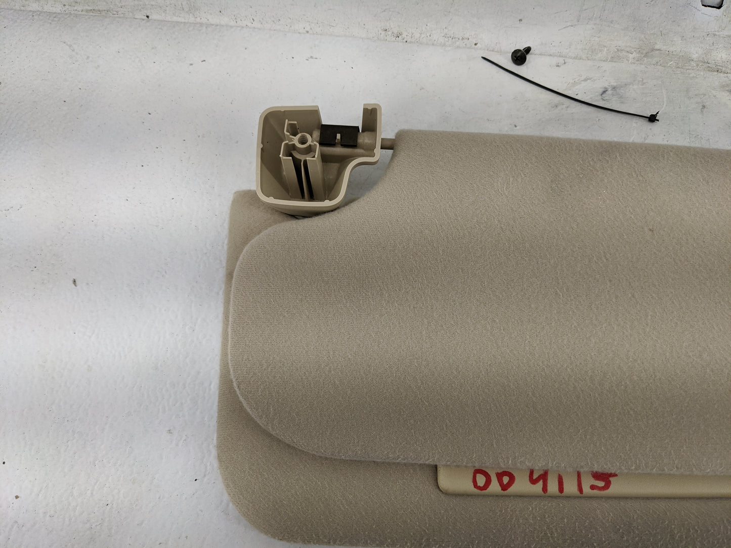 2003 Ford Expedition Sun Visor Shade Replacement Passenger Right Mirror Fits OEM Used Auto Parts - Oemusedautoparts1.com