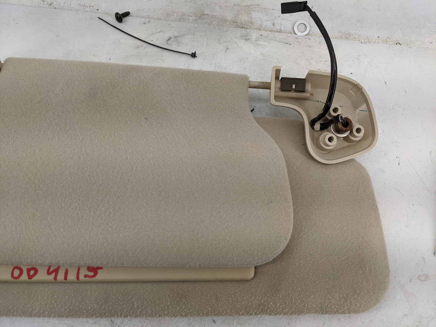 2003 Ford Expedition Sun Visor Shade Replacement Passenger Right Mirror Fits OEM Used Auto Parts - Oemusedautoparts1.com