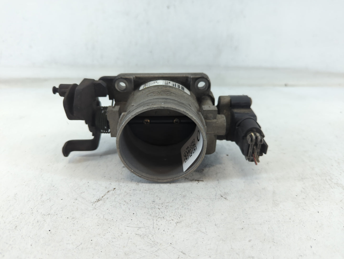 2003 Ford Expedition Throttle Body P/N:072702 2 Fits Fits 2000 2001 2002 2004 OEM Used Auto Parts - Oemusedautoparts1.com
