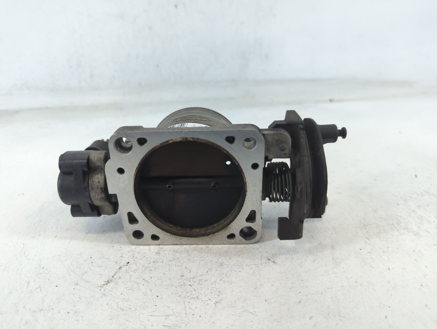 2003 Ford Expedition Throttle Body P/N:072702 2 Fits Fits 2000 2001 2002 2004 OEM Used Auto Parts - Oemusedautoparts1.com