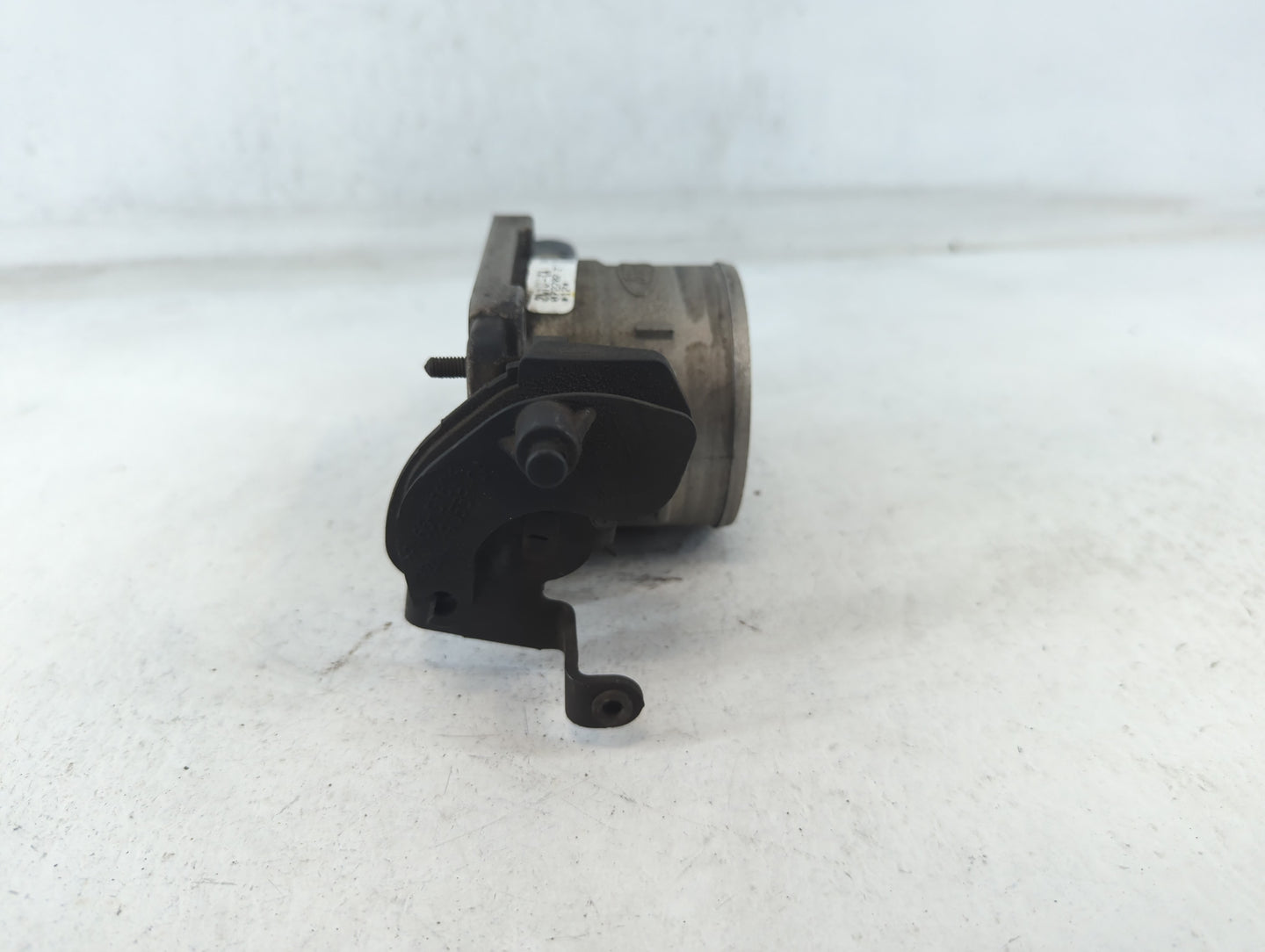 2003 Ford Expedition Throttle Body P/N:072702 2 Fits Fits 2000 2001 2002 2004 OEM Used Auto Parts - Oemusedautoparts1.com
