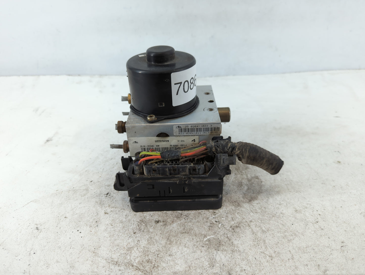 2003 Ford Expedition ABS Pump Control Module Replacement P/N:2L14-2C346-AM Fits OEM Used Auto Parts - Oemusedautoparts1.com