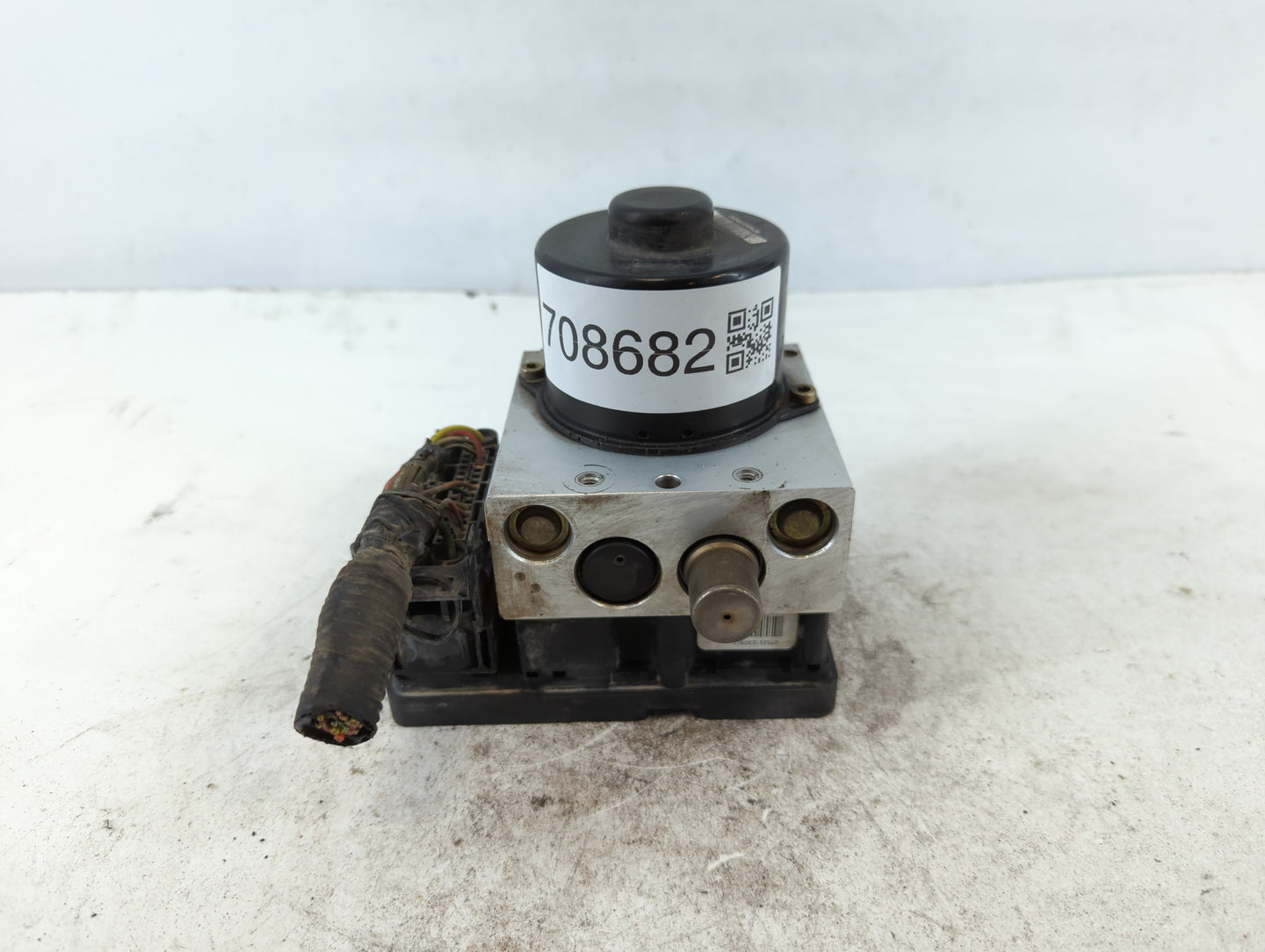 2003 Ford Expedition ABS Pump Control Module Replacement P/N:2L14-2C346-AM Fits OEM Used Auto Parts - Oemusedautoparts1.com