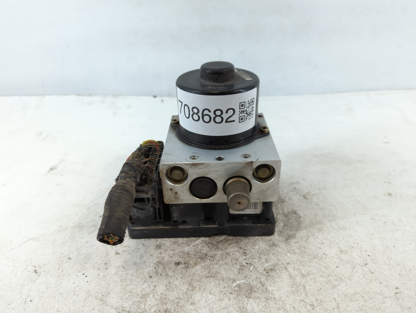 2003 Ford Expedition ABS Pump Control Module Replacement P/N:2L14-2C346-AM Fits OEM Used Auto Parts - Oemusedautoparts1.com