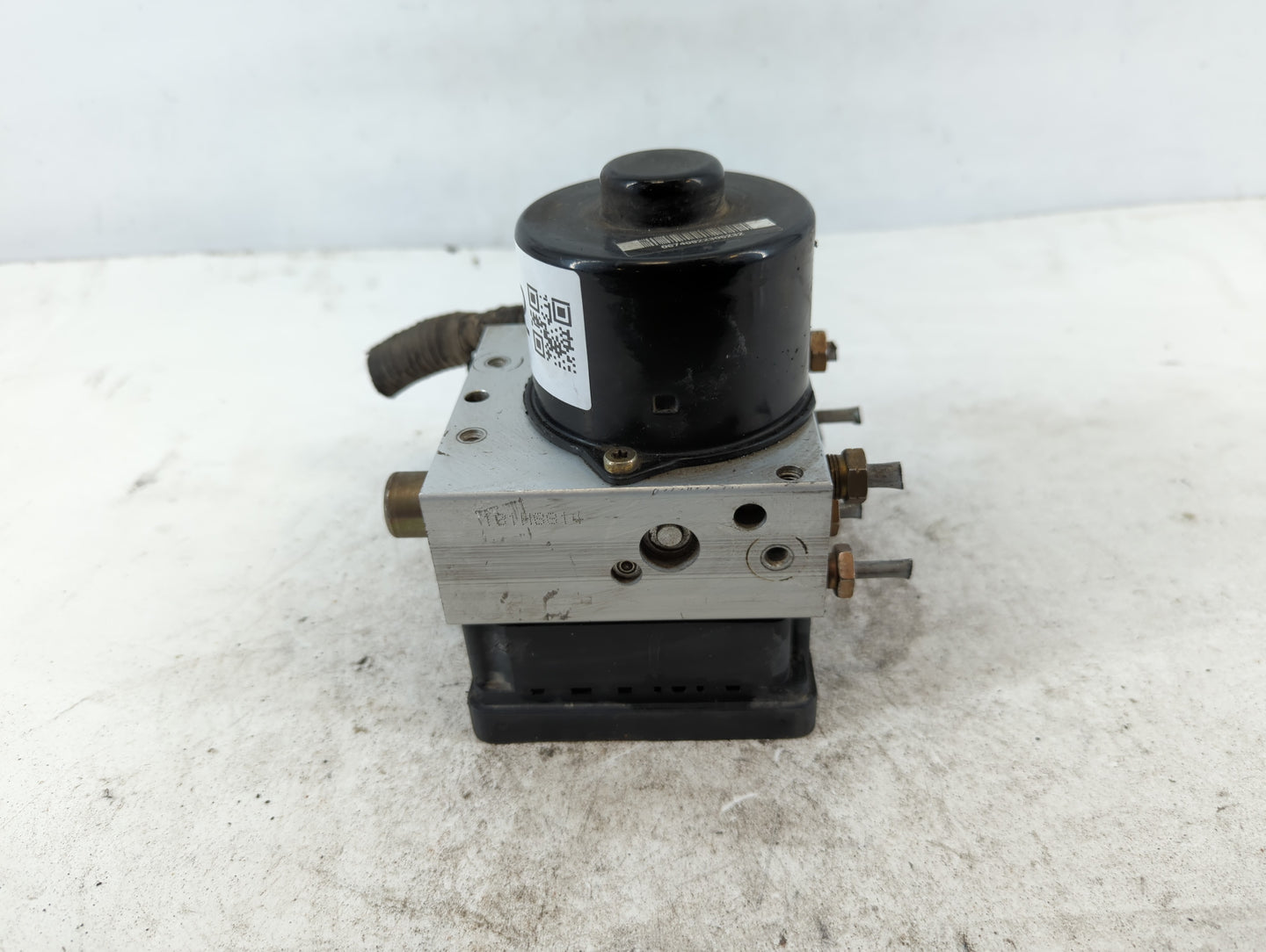 2003 Ford Expedition ABS Pump Control Module Replacement P/N:2L14-2C346-AM Fits OEM Used Auto Parts - Oemusedautoparts1.com