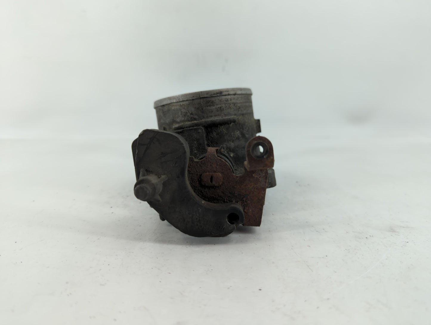 2003 Ford Expedition Throttle Body P/N:090302 2 2L1U-CA Fits Fits 2000 2001 2002 2004 OEM Used Auto Parts - Oemusedautoparts