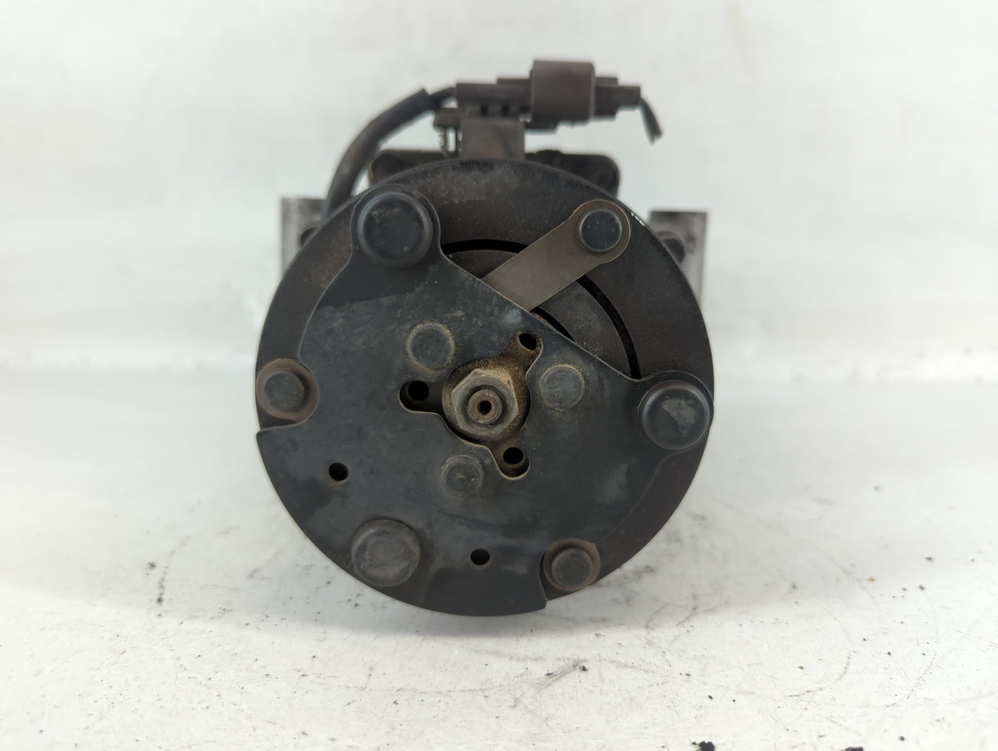 Ford Expedition Air Conditioning A/c Ac Compressor Oem - Oemusedautoparts1.com