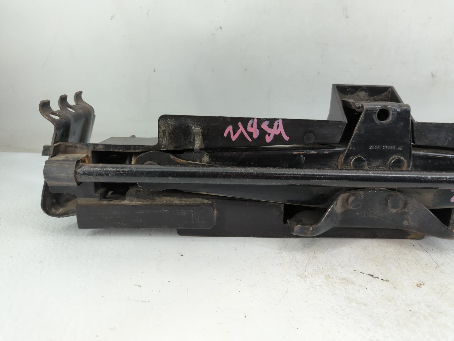 2003 Ford Expedition Spare Scissor Car Jack - Oemusedautoparts1.com