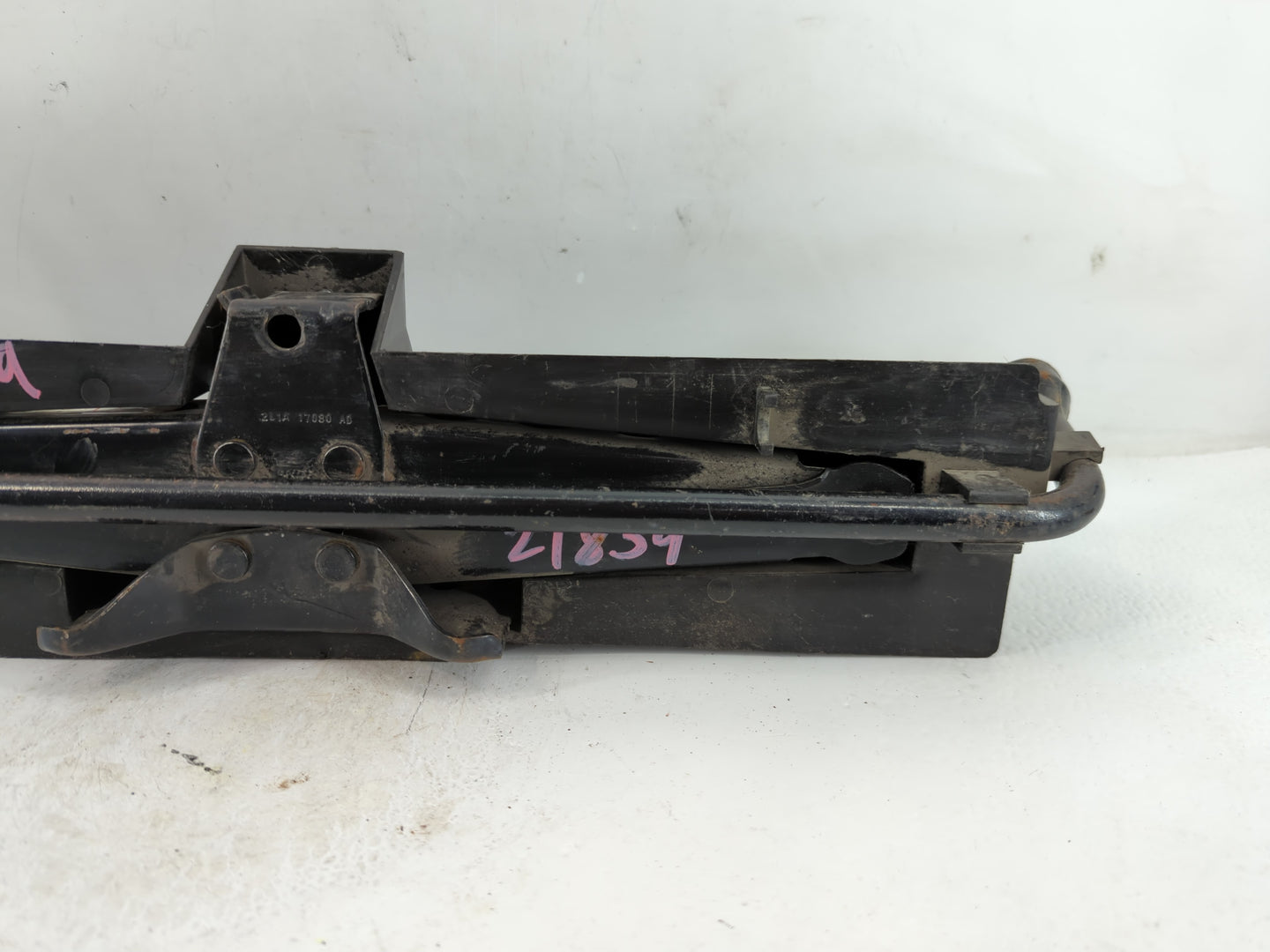 2003 Ford Expedition Spare Scissor Car Jack - Oemusedautoparts1.com
