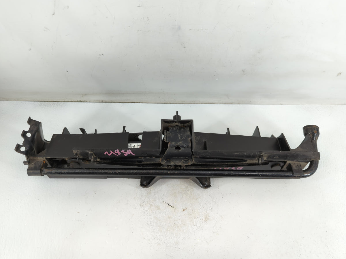 2003 Ford Expedition Spare Scissor Car Jack - Oemusedautoparts1.com