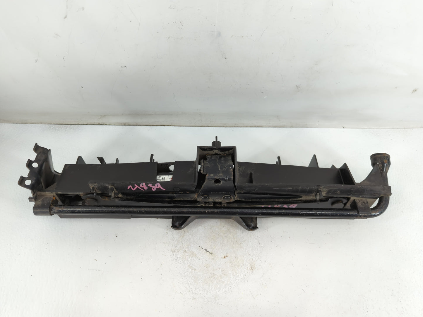 2003 Ford Expedition Spare Scissor Car Jack - Oemusedautoparts1.com