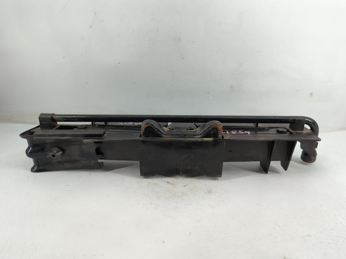 2003 Ford Expedition Spare Scissor Car Jack - Oemusedautoparts1.com