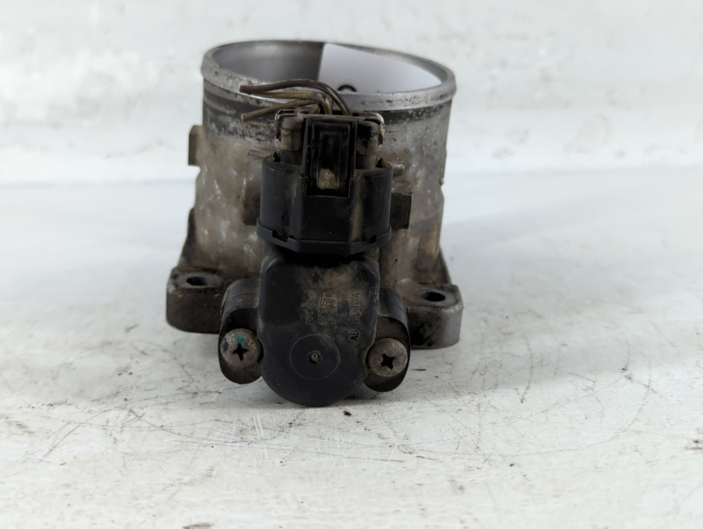 2003 Ford Expedition Throttle Body P/N:041902 2 2L1U-CA Fits Fits 2000 2001 2002 2004 OEM Used Auto Parts - Oemusedautoparts