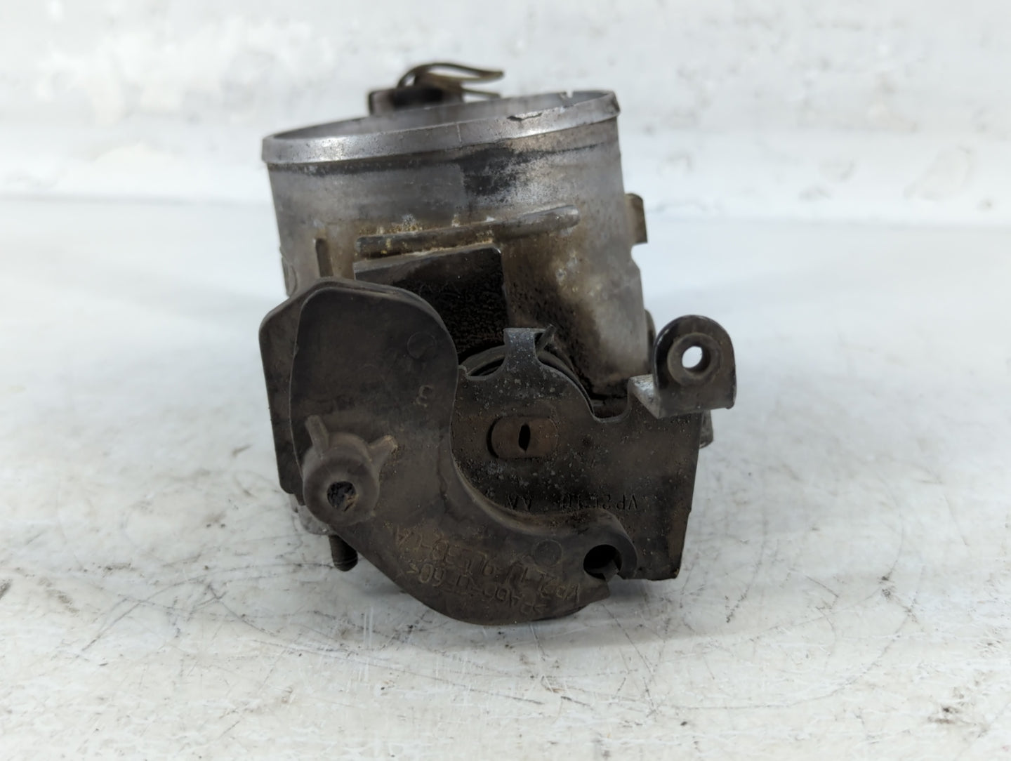 2003 Ford Expedition Throttle Body P/N:041902 2 2L1U-CA Fits Fits 2000 2001 2002 2004 OEM Used Auto Parts - Oemusedautoparts