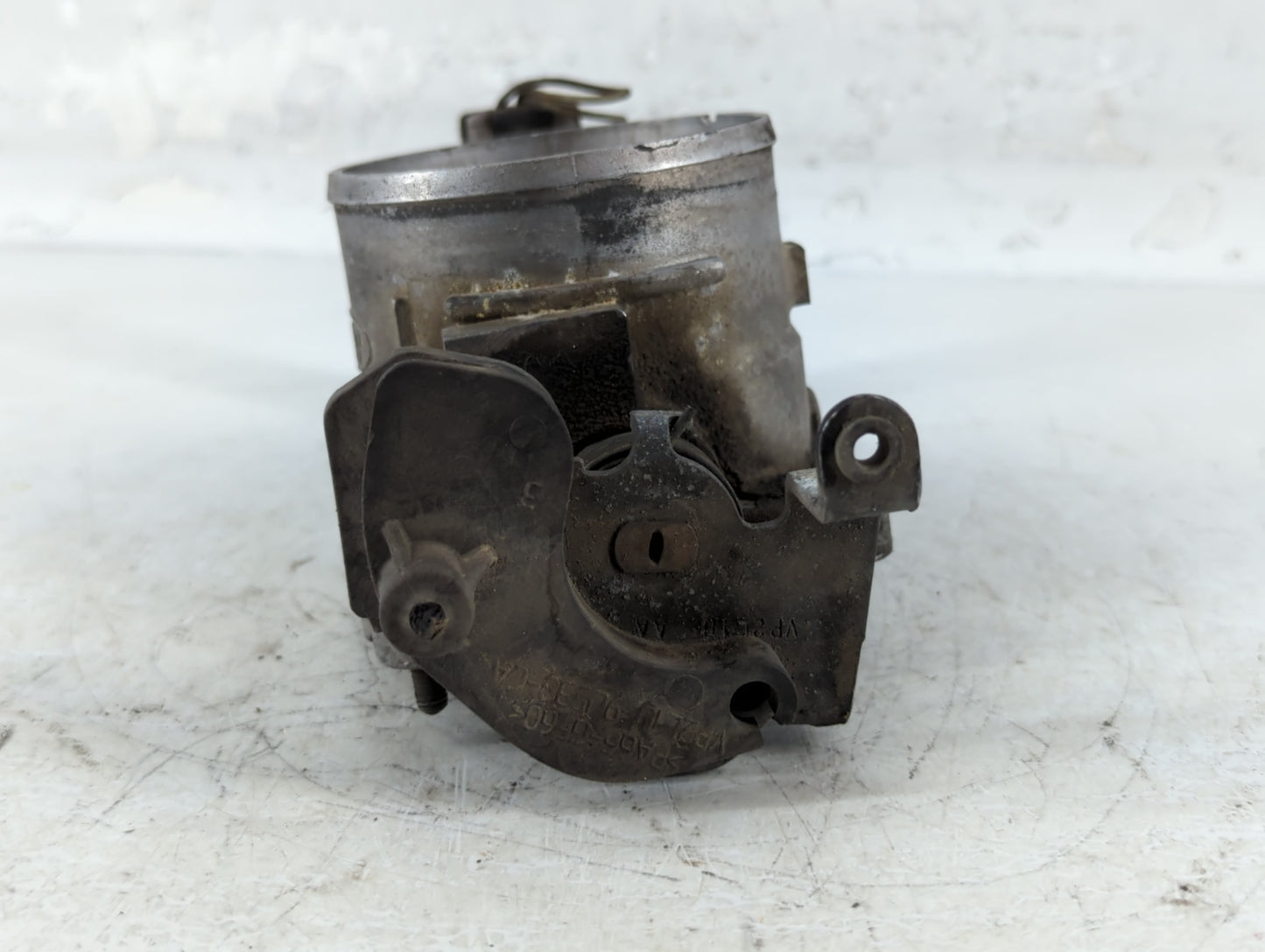 2003 Ford Expedition Throttle Body P/N:041902 2 2L1U-CA Fits Fits 2000 2001 2002 2004 OEM Used Auto Parts - Oemusedautoparts