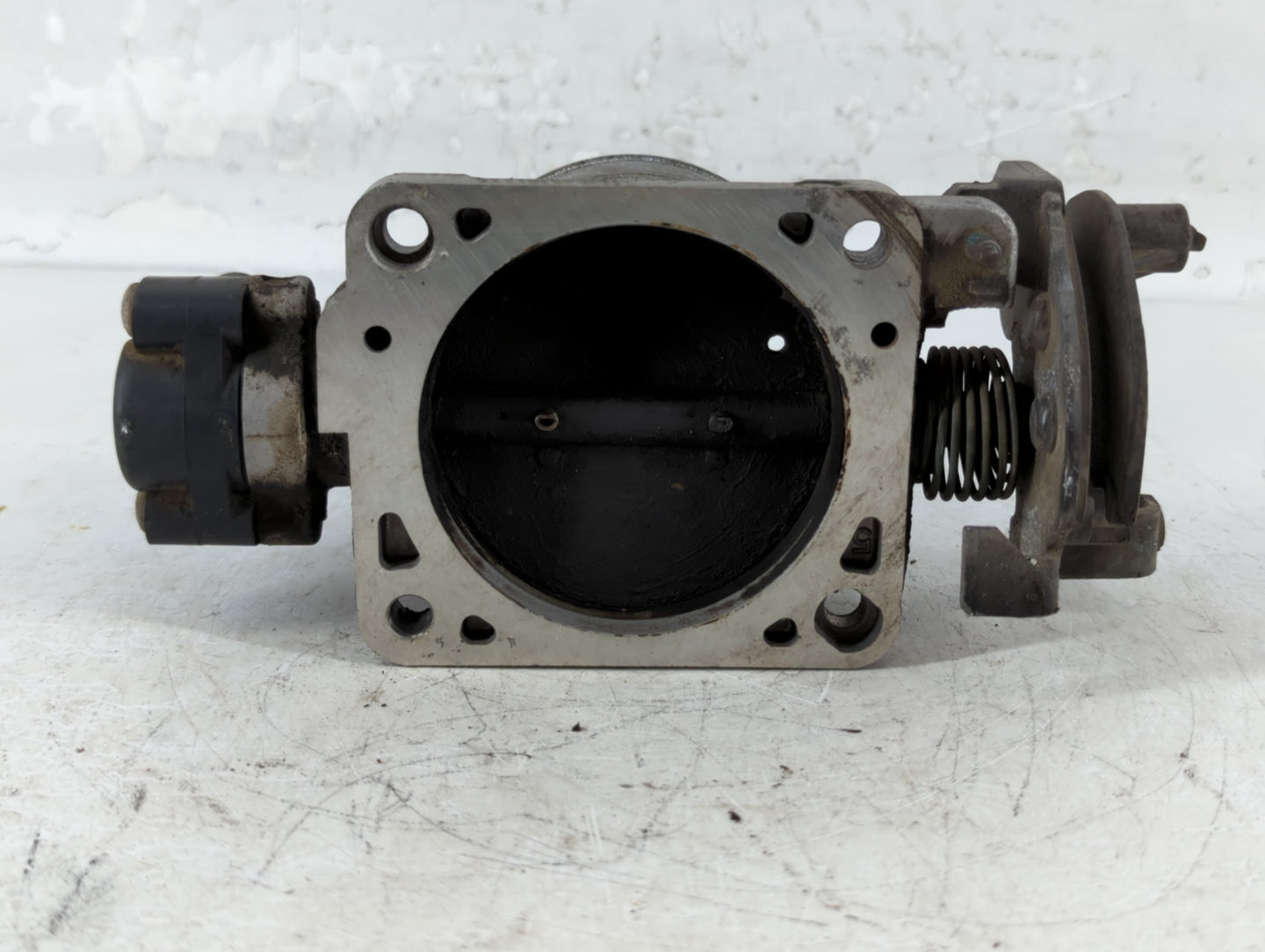 2003 Ford Expedition Throttle Body P/N:041902 2 2L1U-CA Fits Fits 2000 2001 2002 2004 OEM Used Auto Parts - Oemusedautoparts