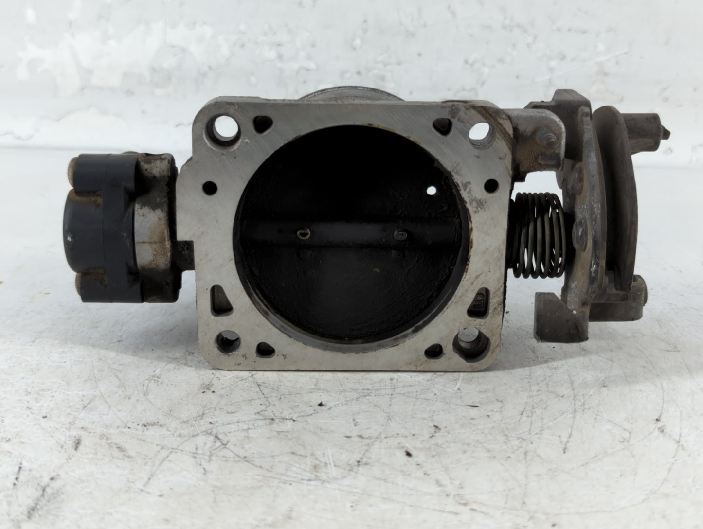 2003 Ford Expedition Throttle Body P/N:041902 2 2L1U-CA Fits Fits 2000 2001 2002 2004 OEM Used Auto Parts - Oemusedautoparts
