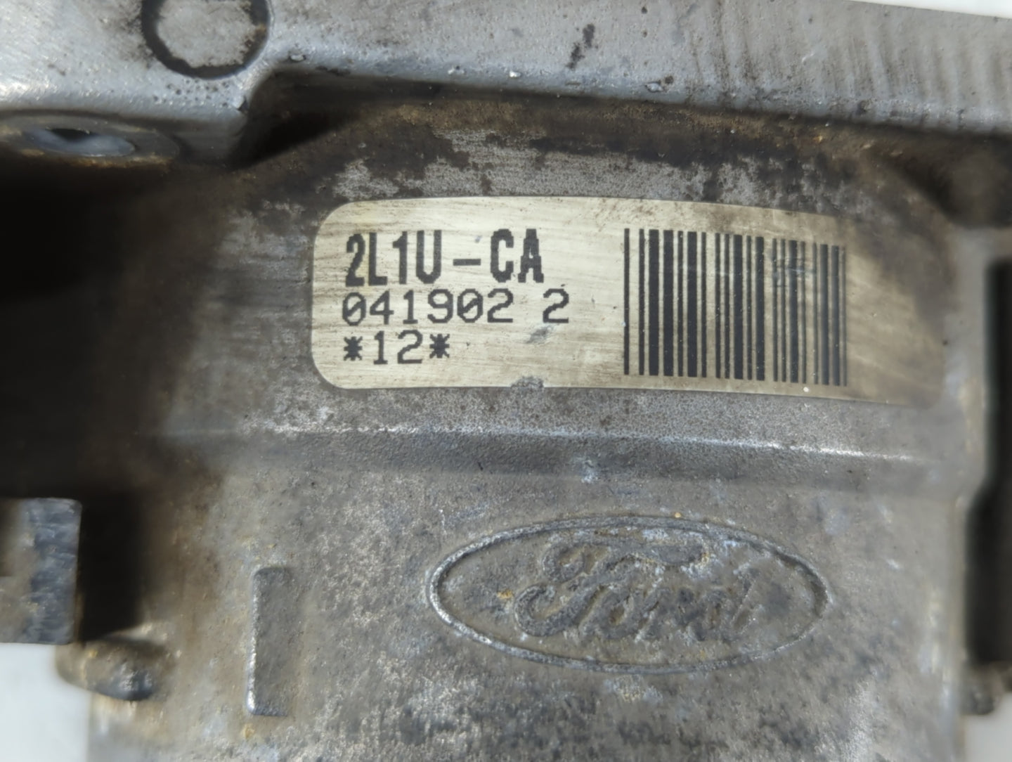 2003 Ford Expedition Throttle Body P/N:041902 2 2L1U-CA Fits Fits 2000 2001 2002 2004 OEM Used Auto Parts - Oemusedautoparts