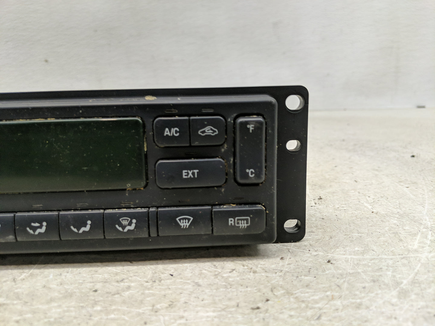2003 Ford Expedition Climate Control Module Temperature AC/Heater Replacement P/N:2L1H-18C612-AG Fits OEM Used Auto Parts - 
