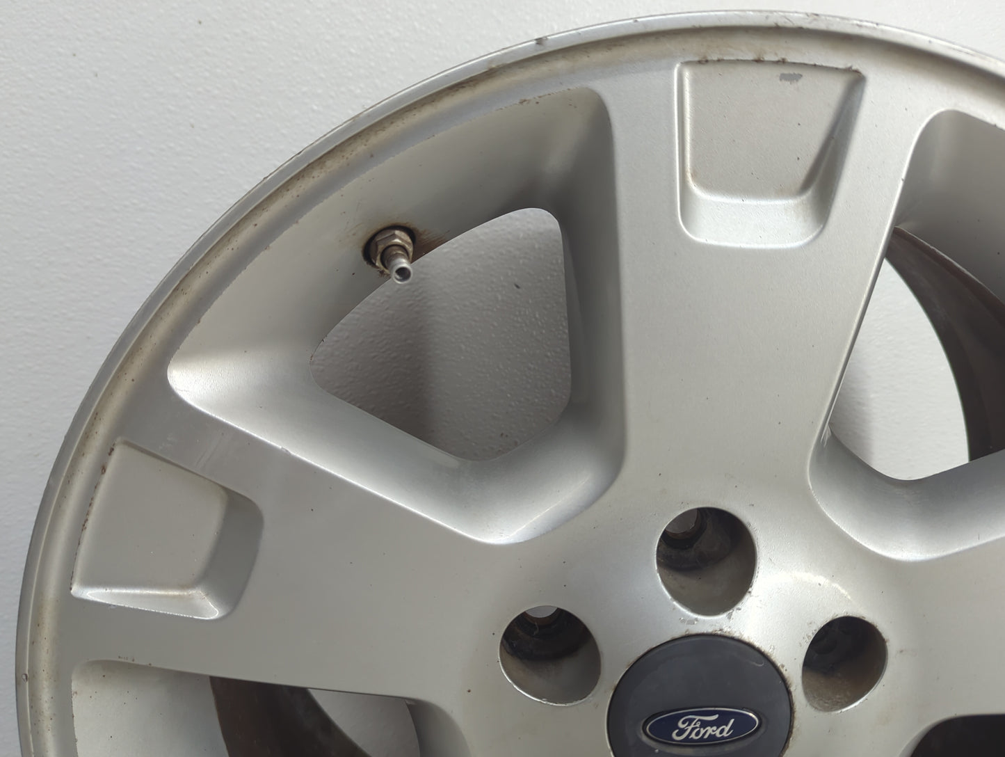 2002-2004 Ford Explorer Oem Wheel Rim - Oemusedautoparts1.com