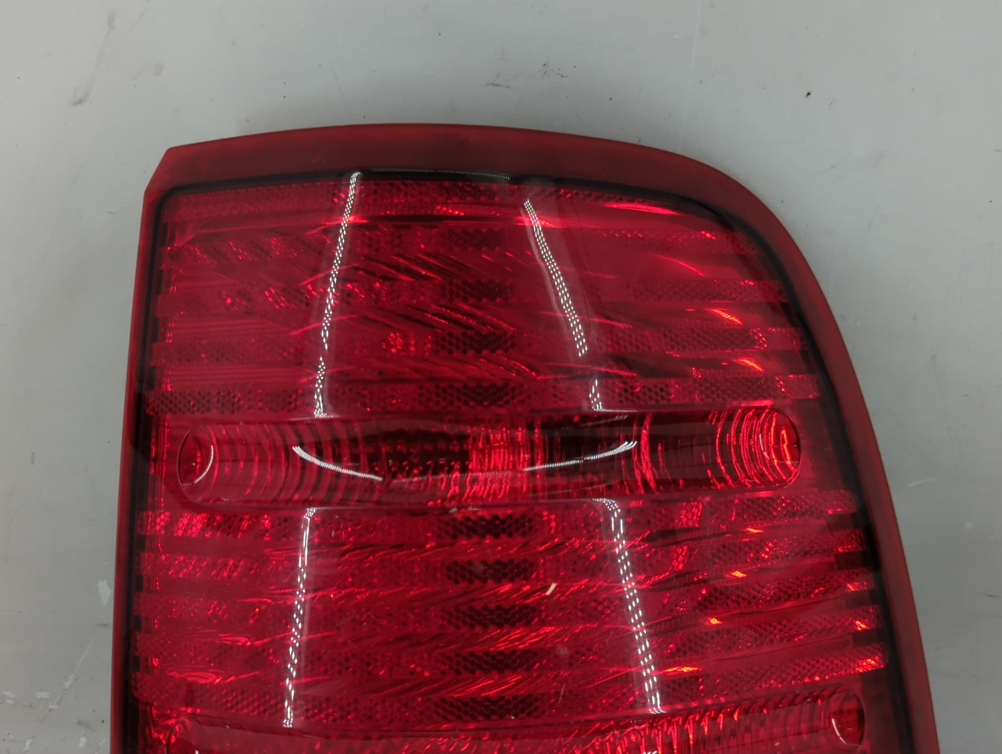 2002-2005 Ford Explorer Tail Light Assembly Passenger Right OEM P/N:IL2X-138504-8 Fits Fits 2002 2003 2004 2005 OEM Used Aut