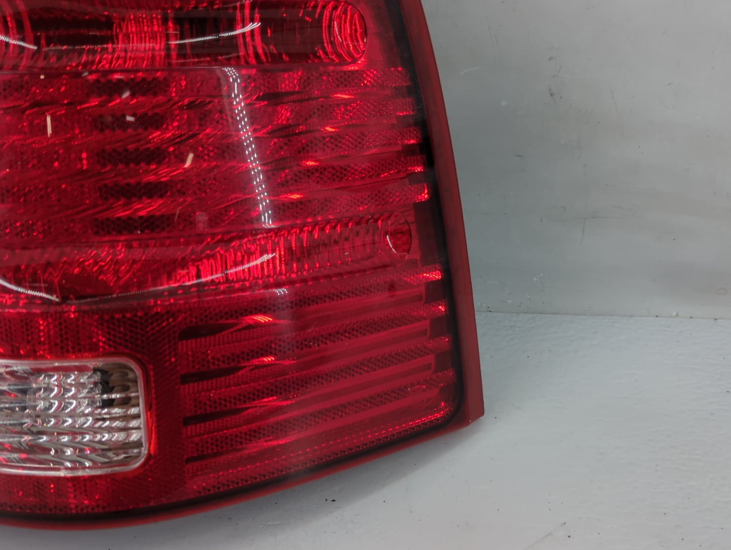 2002-2005 Ford Explorer Tail Light Assembly Passenger Right OEM P/N:IL2X-138504-8 Fits Fits 2002 2003 2004 2005 OEM Used Aut