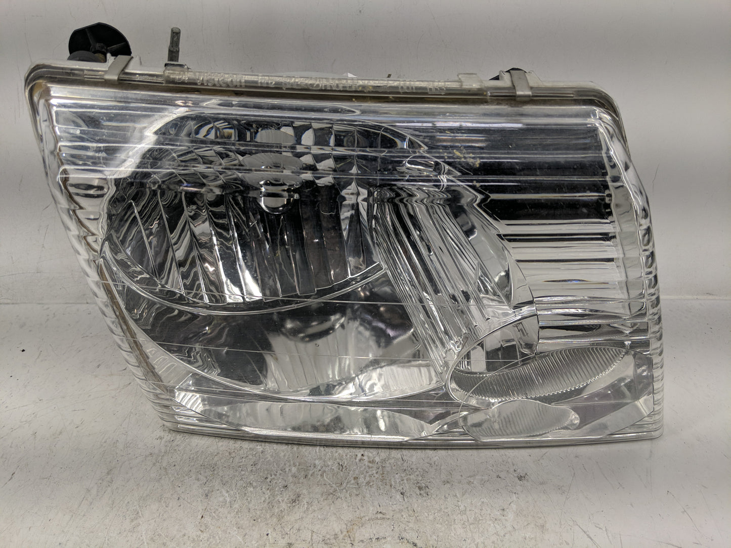 2002-2005 Ford Explorer Passenger Right Oem Head Light Headlight Lamp - Oemusedautoparts1.com