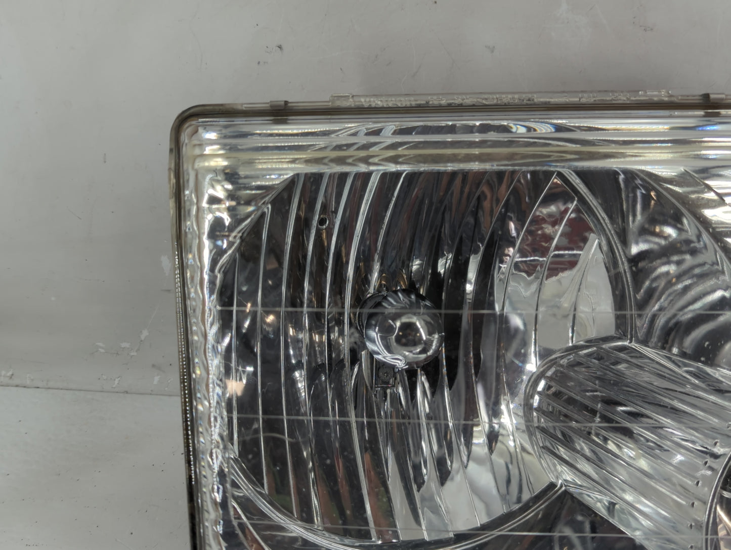 2002-2005 Ford Explorer Passenger Right Oem Head Light Headlight Lamp - Oemusedautoparts1.com