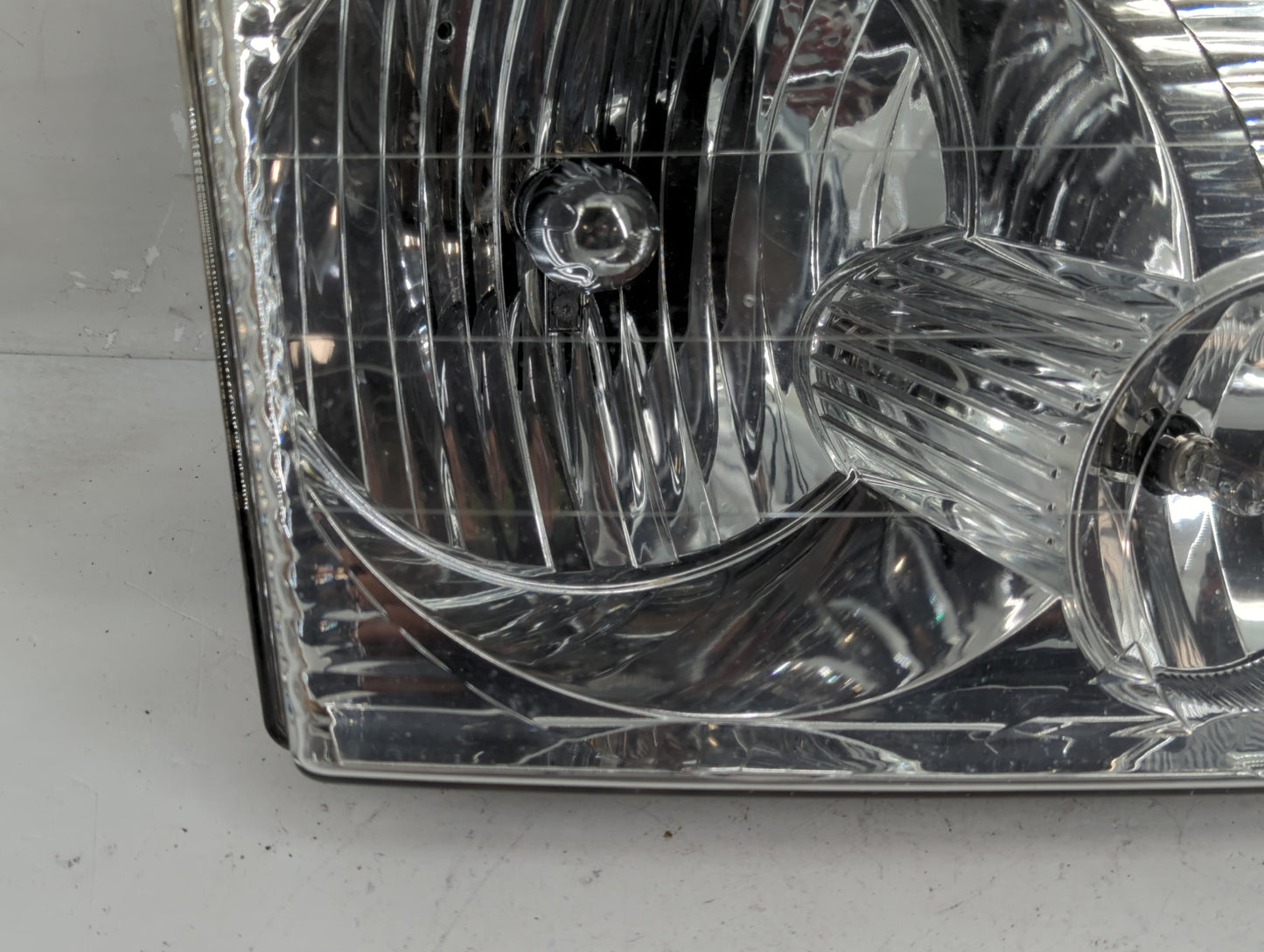 2002-2005 Ford Explorer Passenger Right Oem Head Light Headlight Lamp - Oemusedautoparts1.com