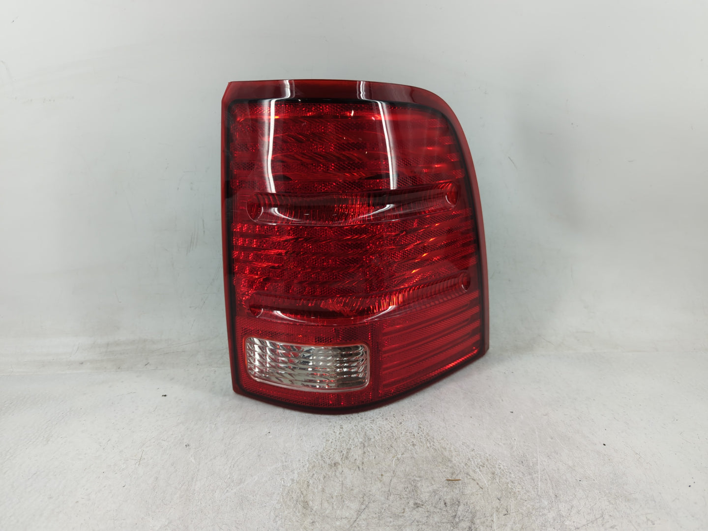 2002-2005 Ford Explorer Tail Light Assembly Passenger Right OEM P/N:1L2X-13B504-B Fits Fits 2002 2003 2004 2005 OEM Used Aut