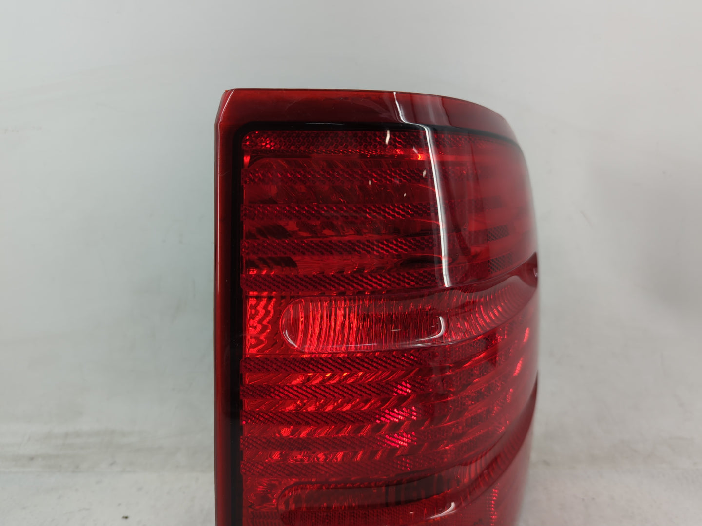 2002-2005 Ford Explorer Tail Light Assembly Passenger Right OEM P/N:1L2X-13B504-B Fits Fits 2002 2003 2004 2005 OEM Used Aut