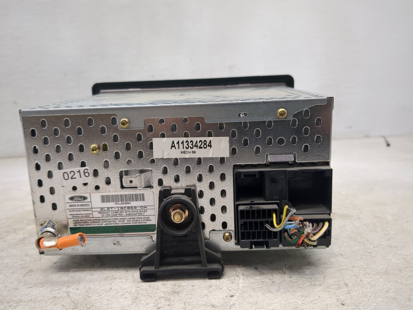 2002-2005 Ford Explorer Radio AM FM Cd Player Receiver Replacement P/N:2L2T-18C868-DA YL2F-18C868-BA Fits OEM Used Auto Part