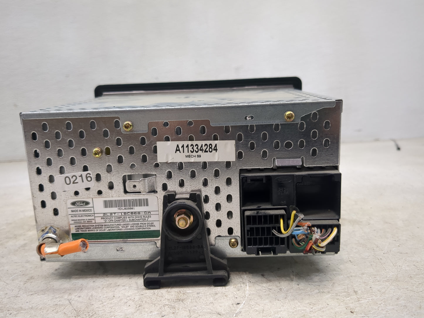 2002-2005 Ford Explorer Radio AM FM Cd Player Receiver Replacement P/N:2L2T-18C868-DA YL2F-18C868-BA Fits OEM Used Auto Part