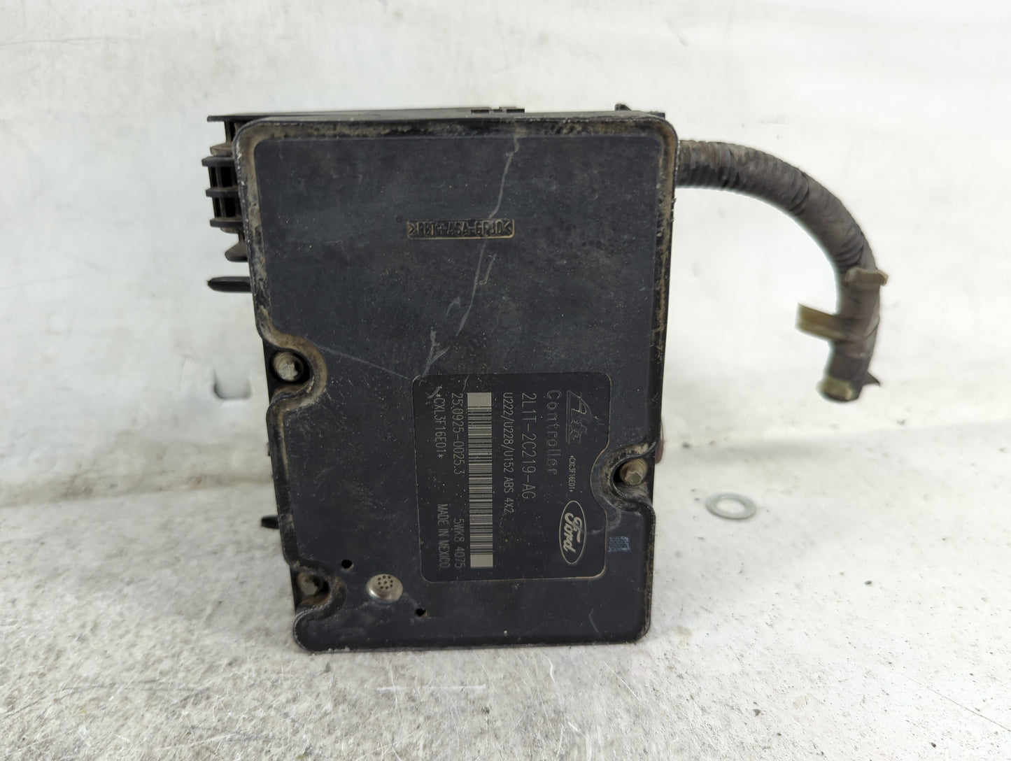 2002-2003 Ford Explorer ABS Pump Control Module Replacement P/N:2L1T-2C219-AG 25.0925-0025.3, 25.0204-1016.3 Fits Fits 2002 