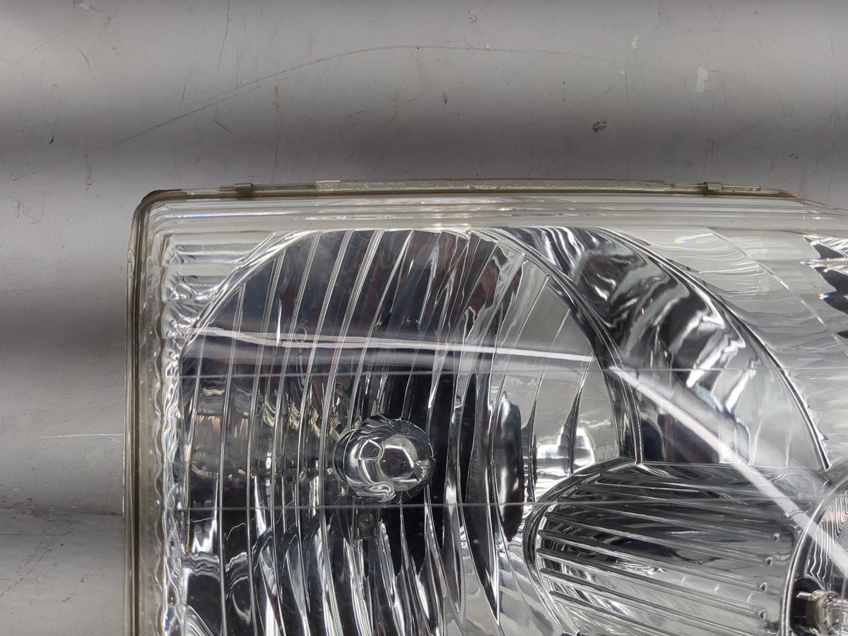 2002-2005 Ford Explorer Passenger Right Oem Head Light Headlight Lamp 1501758 - Oemusedautoparts1.com