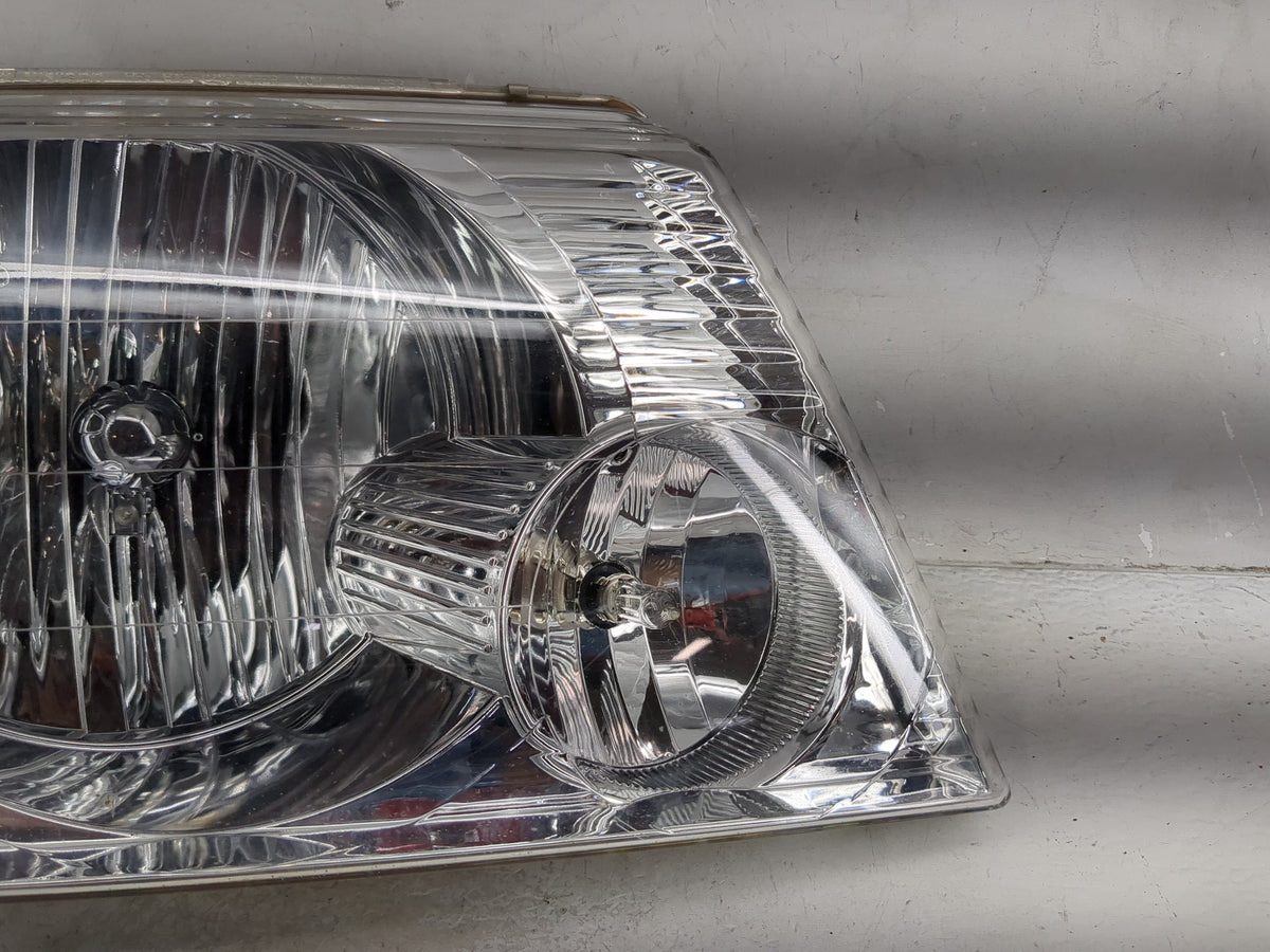 2002-2005 Ford Explorer Passenger Right Oem Head Light Headlight Lamp 1501758 - Oemusedautoparts1.com