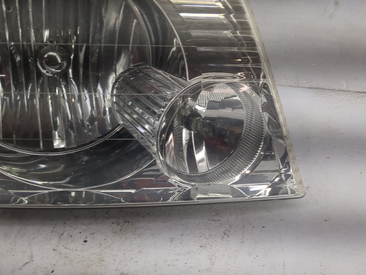 2002-2005 Ford Explorer Passenger Right Oem Head Light Headlight Lamp 1518847 - Oemusedautoparts1.com
