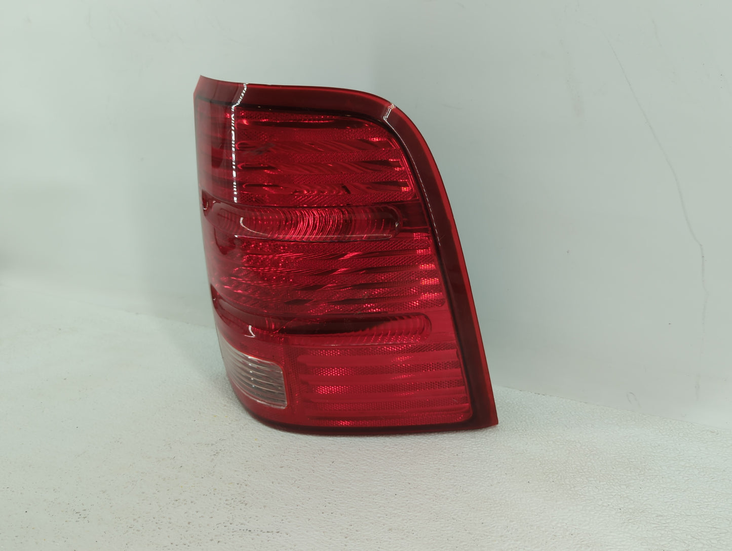 2002-2005 Ford Explorer Tail Light Assembly Passenger Right OEM P/N:1L2X-13B504-B Fits Fits 2002 2003 2004 2005 OEM Used Aut